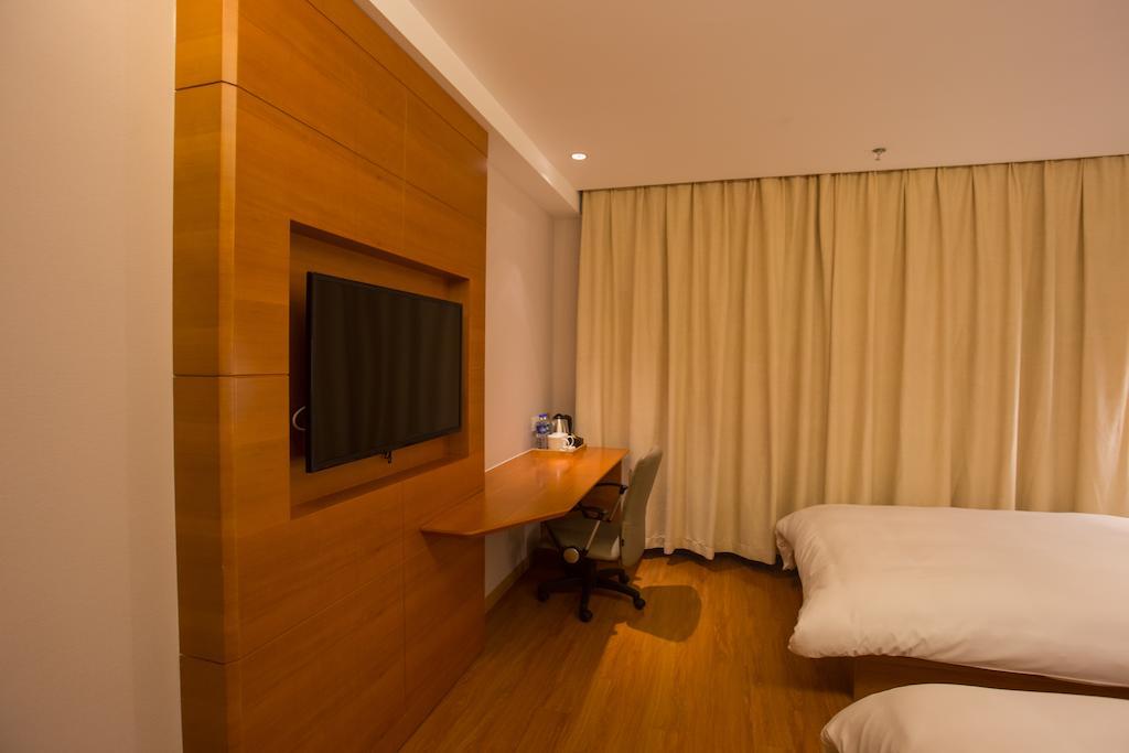 Ji Hotel Shanghai Railway Station West Tianmu Road Экстерьер фото